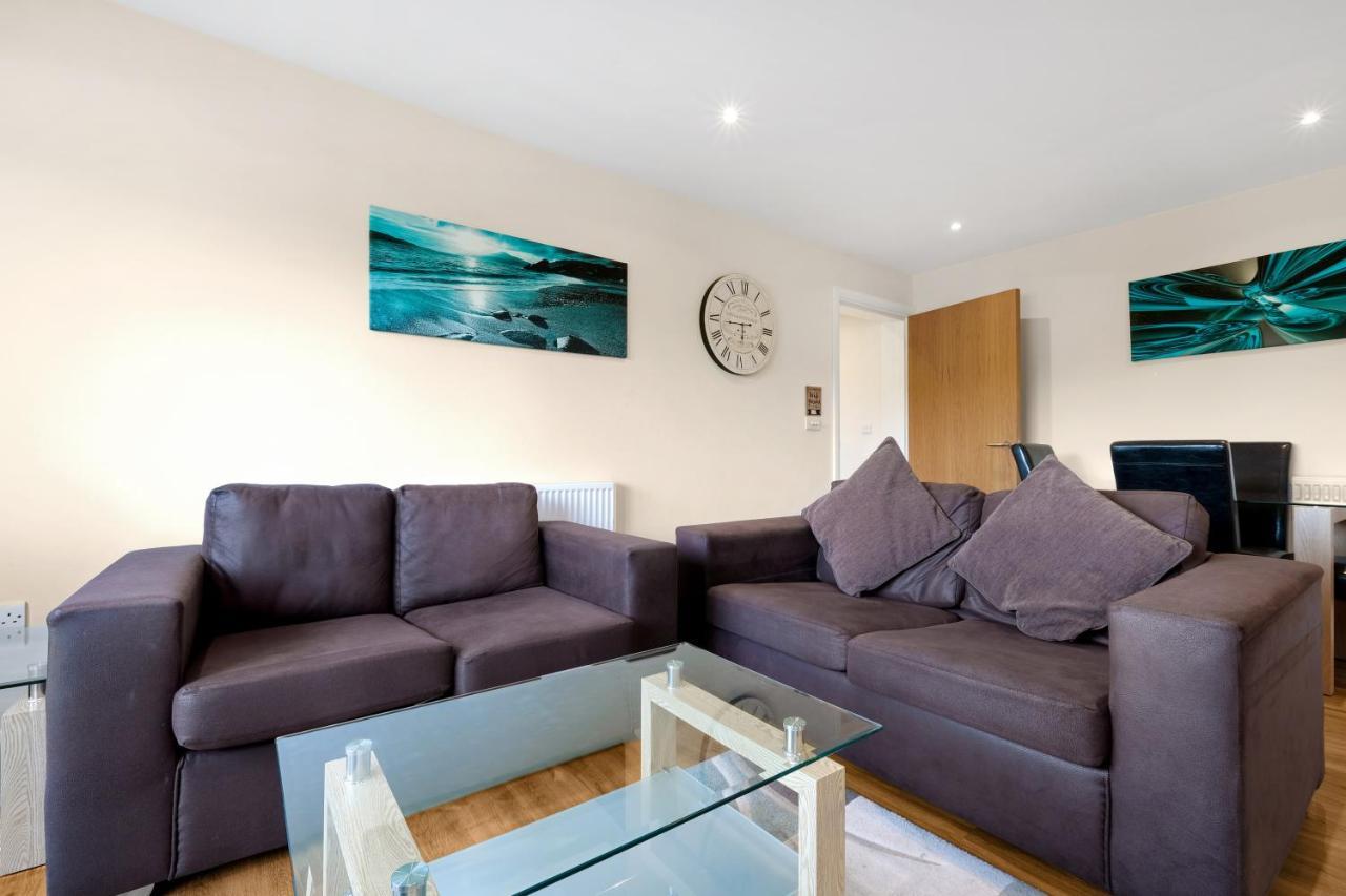 London Heathrow Living Serviced Apartments By Ferndale Stanwell Buitenkant foto