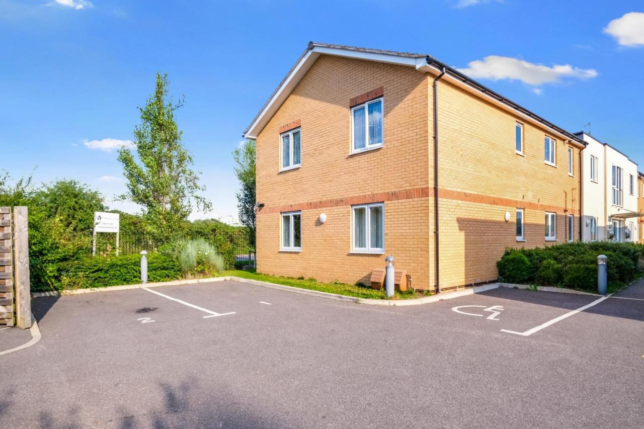 London Heathrow Living Serviced Apartments By Ferndale Stanwell Buitenkant foto