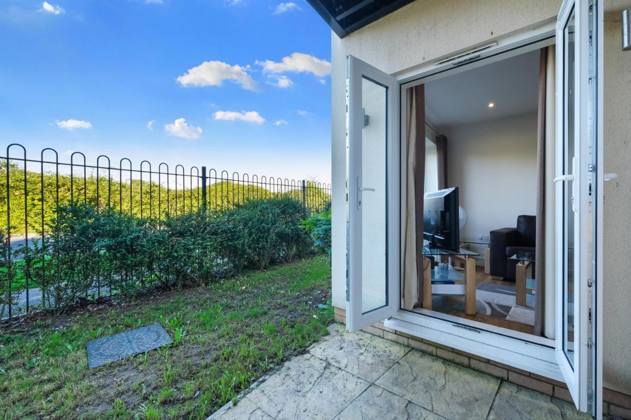 London Heathrow Living Serviced Apartments By Ferndale Stanwell Buitenkant foto