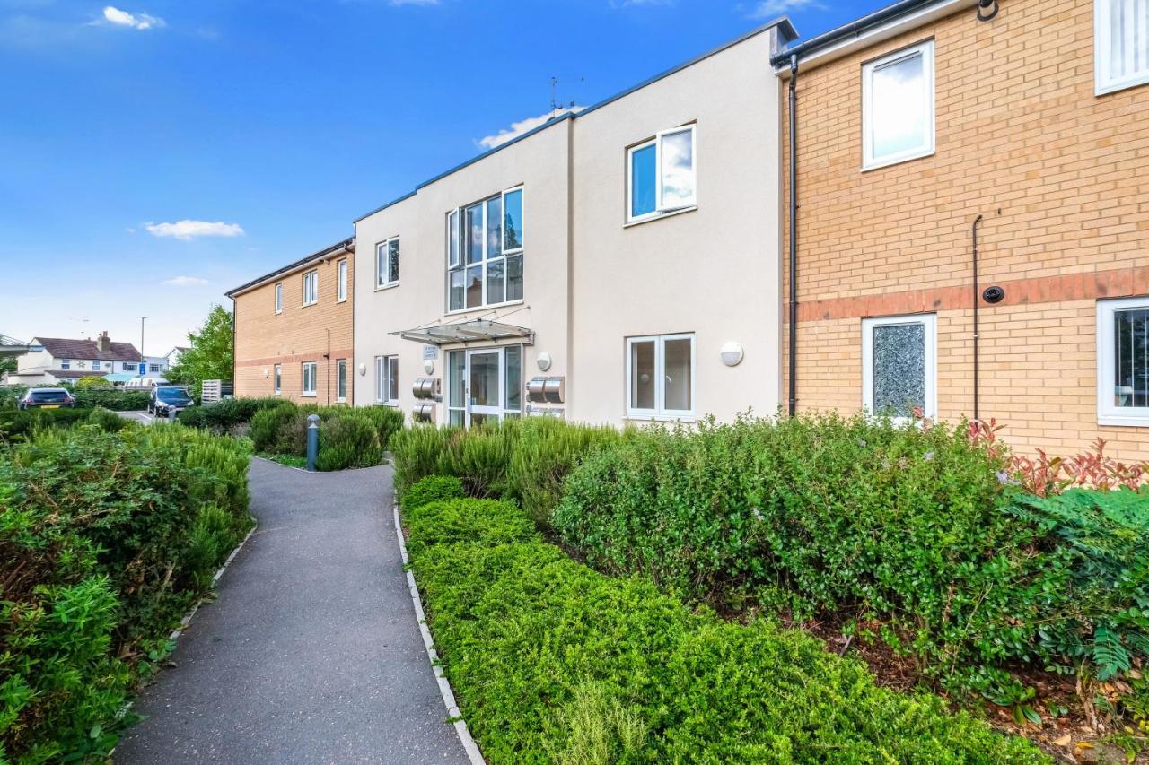 London Heathrow Living Serviced Apartments By Ferndale Stanwell Buitenkant foto