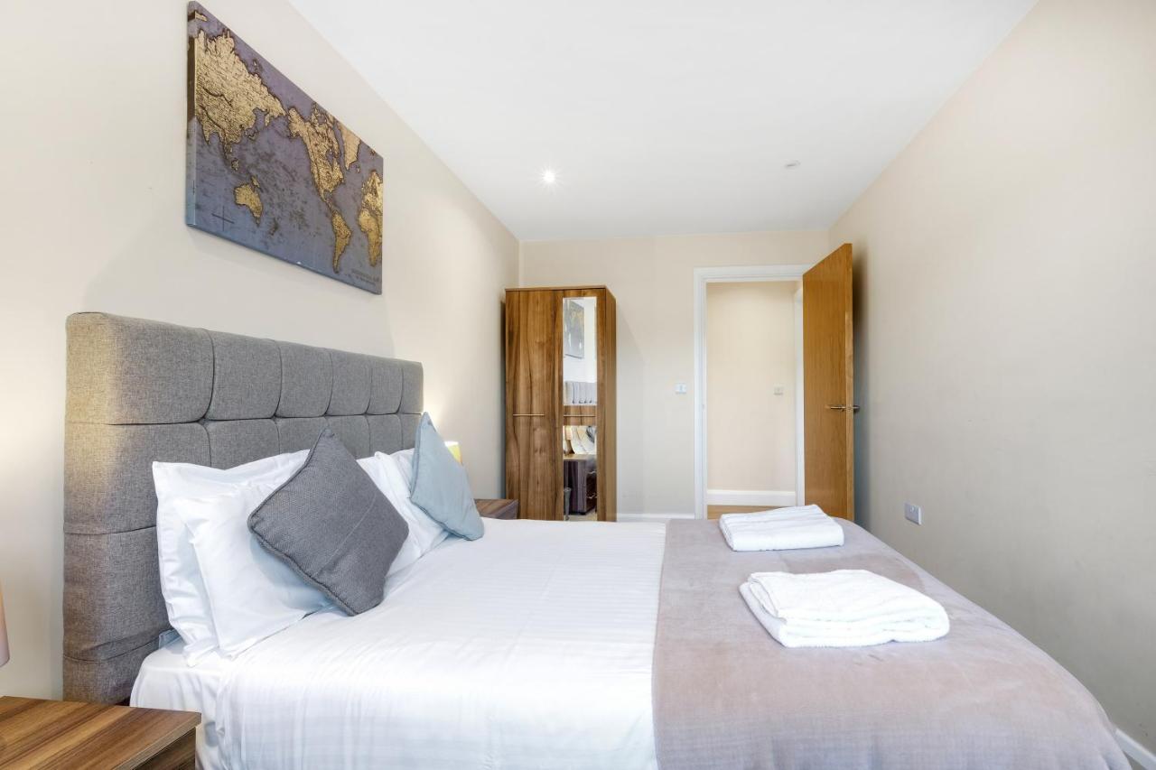 London Heathrow Living Serviced Apartments By Ferndale Stanwell Buitenkant foto