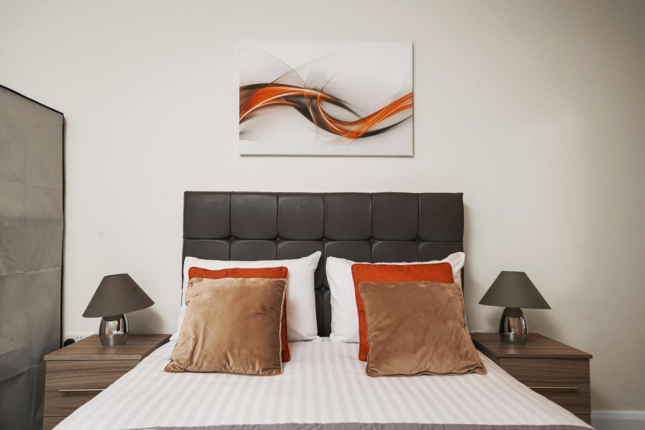 London Heathrow Living Serviced Apartments By Ferndale Stanwell Buitenkant foto