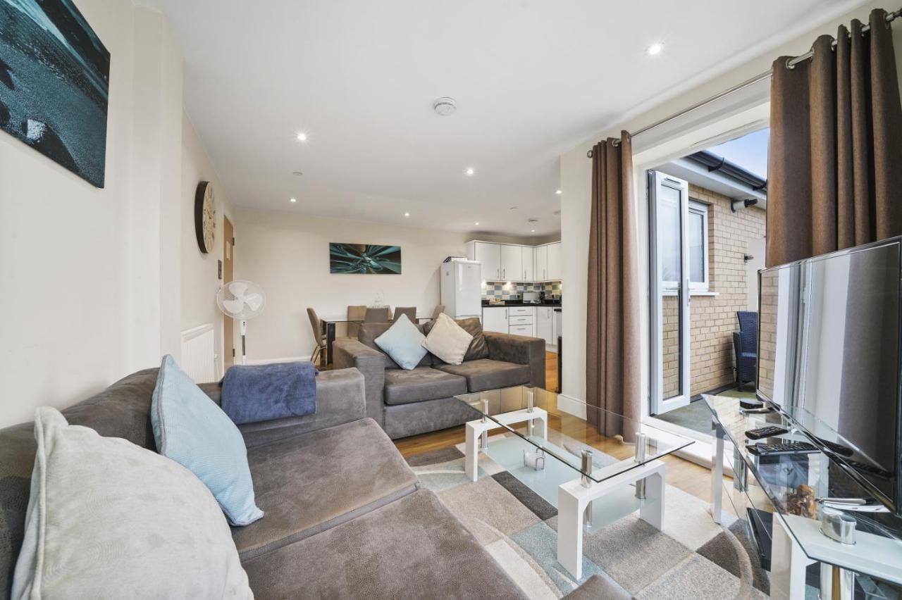 London Heathrow Living Serviced Apartments By Ferndale Stanwell Buitenkant foto