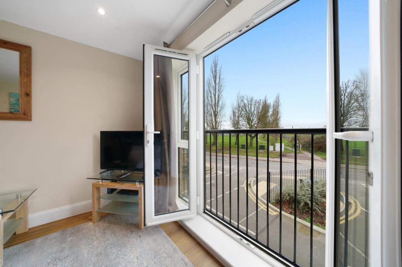 London Heathrow Living Serviced Apartments By Ferndale Stanwell Buitenkant foto